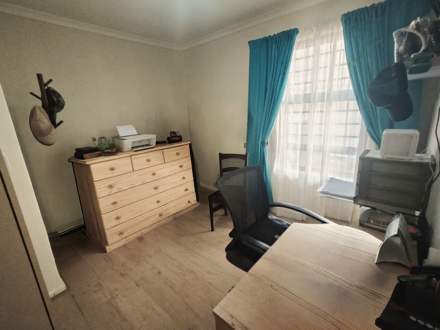 2 Bedroom Property for Sale in Gordons Bay Central Western Cape